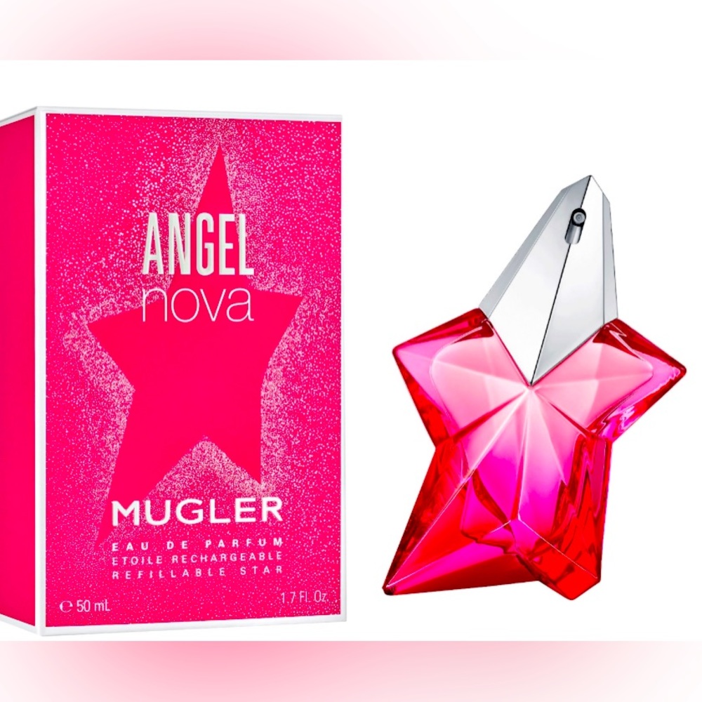 This fruity-floral perfume for women opens with an explosion of juicy raspberry.